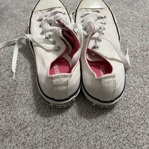 Women’s truck tail with pink insides size 8